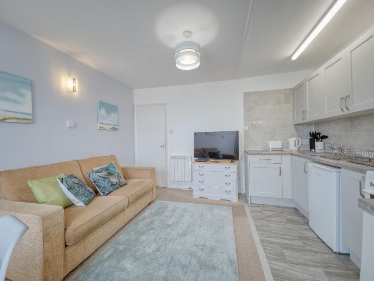 Apartment 7 - 1 Bedroom Sea Front Location - Step Free Access From Rear - Free Parking 佩恩顿 外观 照片